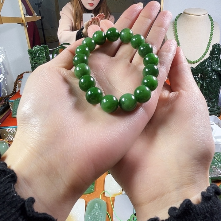 W***—和田玉（碧玉）未镶嵌手串