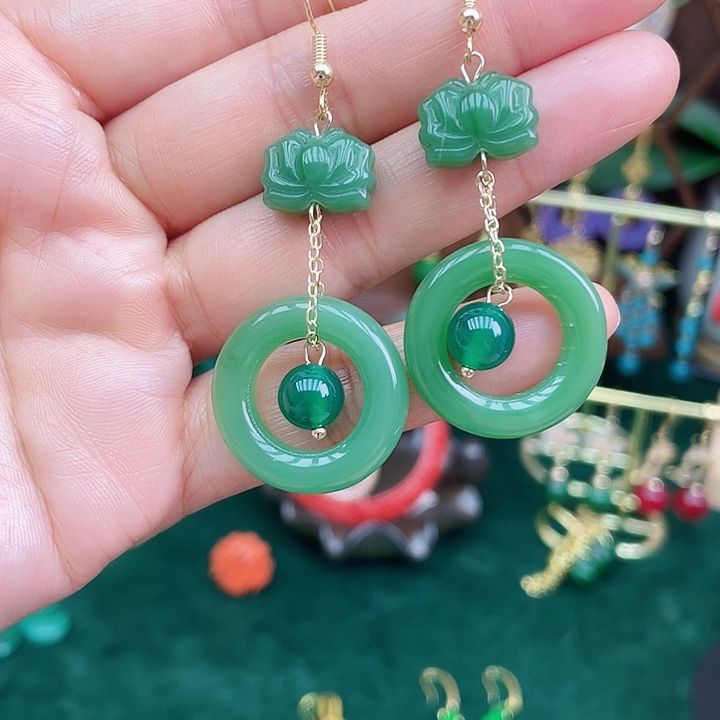 石英质玉耳钉合金有瑕疵