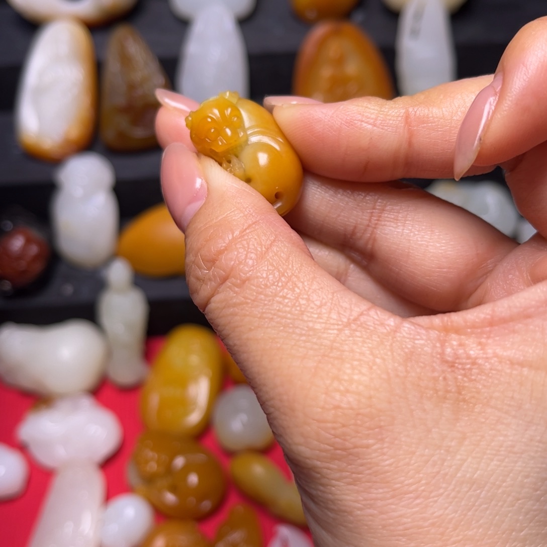 和田玉颈饰未镶嵌在**蓝