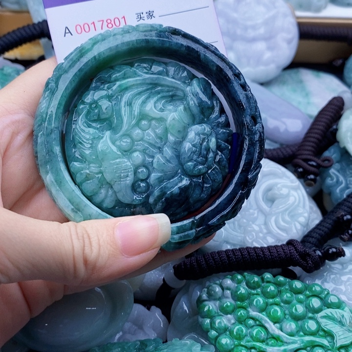 翡翠未镶嵌吊坠(不含链)君*