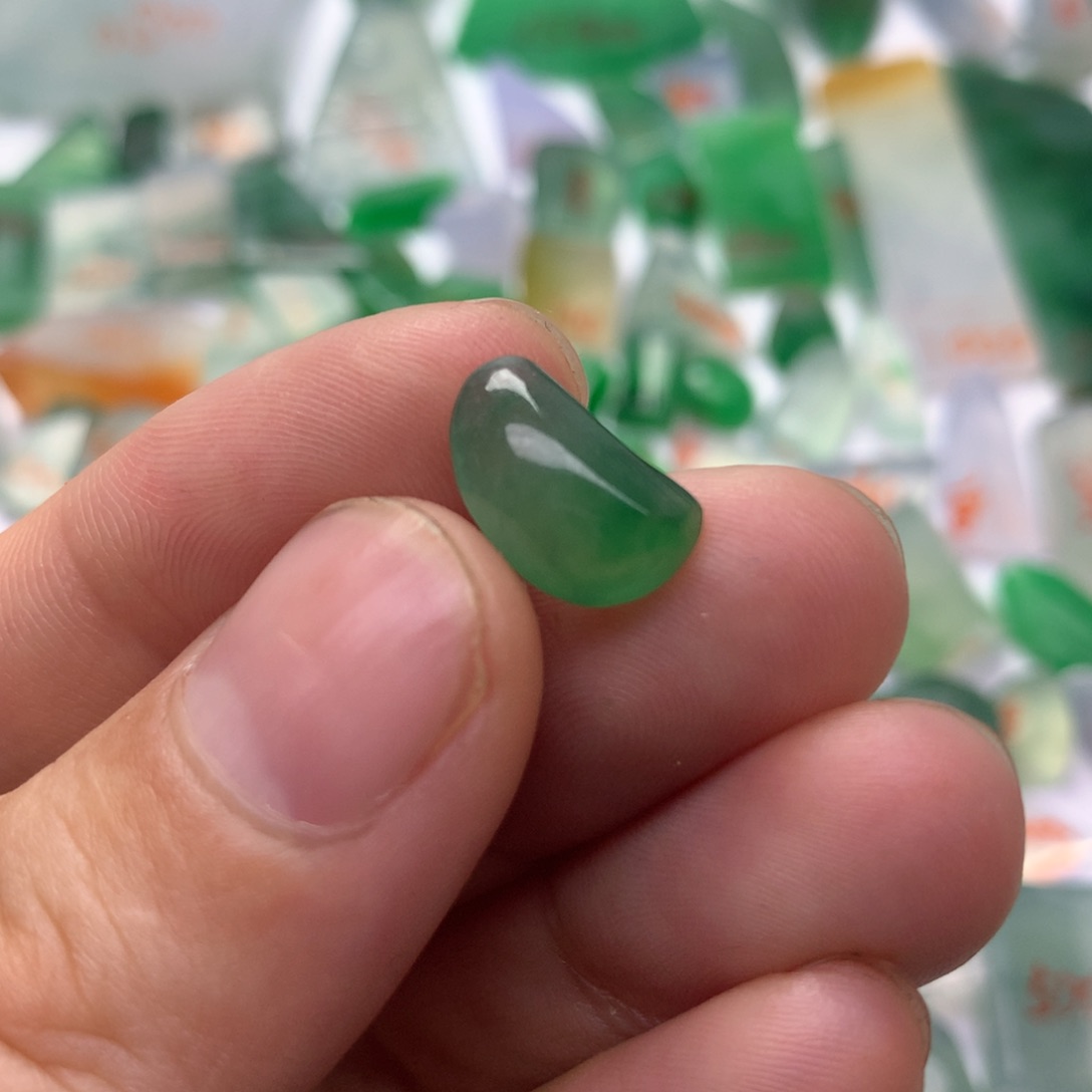 定制翡翠未镶嵌天然缅甸翡翠吊坠