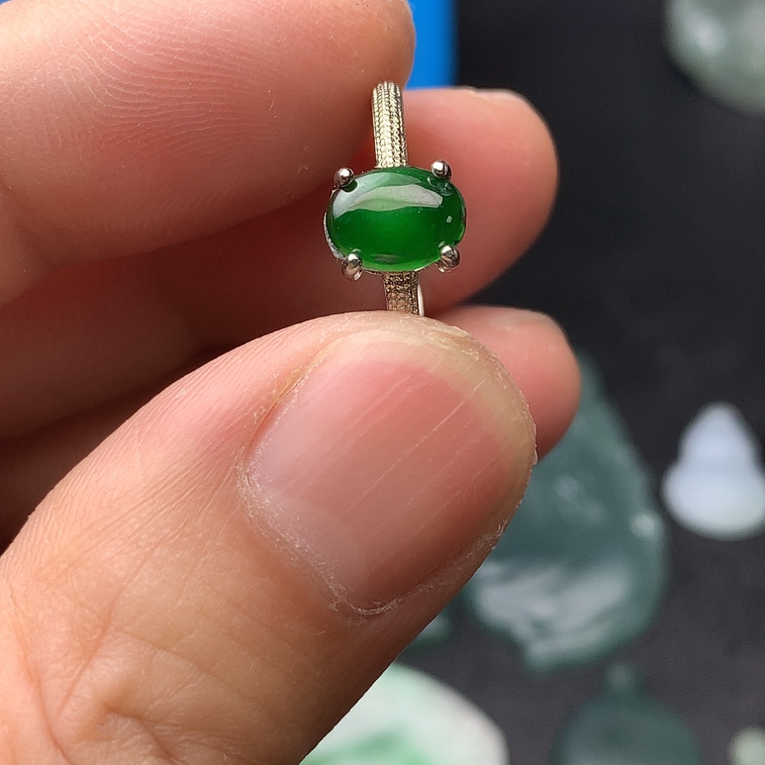 翡翠未镶嵌颈饰翡翠首饰和翡翠珠宝