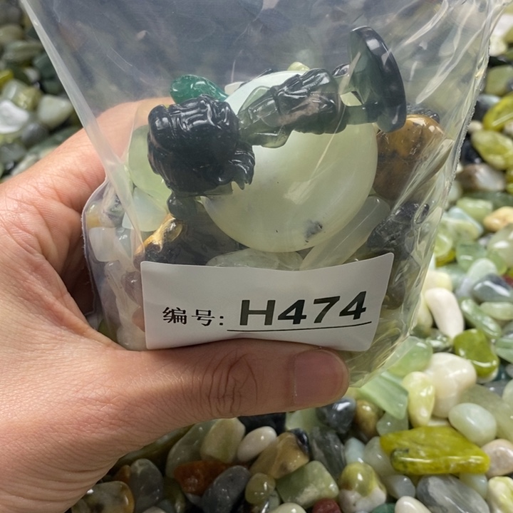 蛇纹石玉鱼缸石未镶嵌