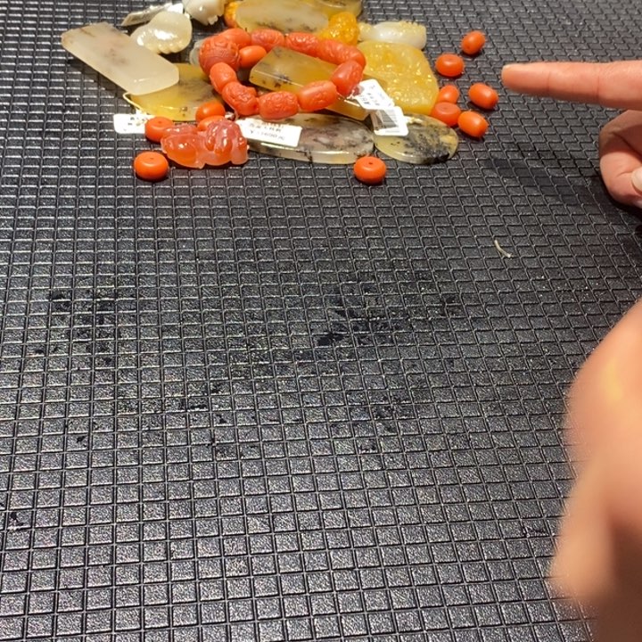 石英质玉（黄龙玉）未镶嵌颈饰