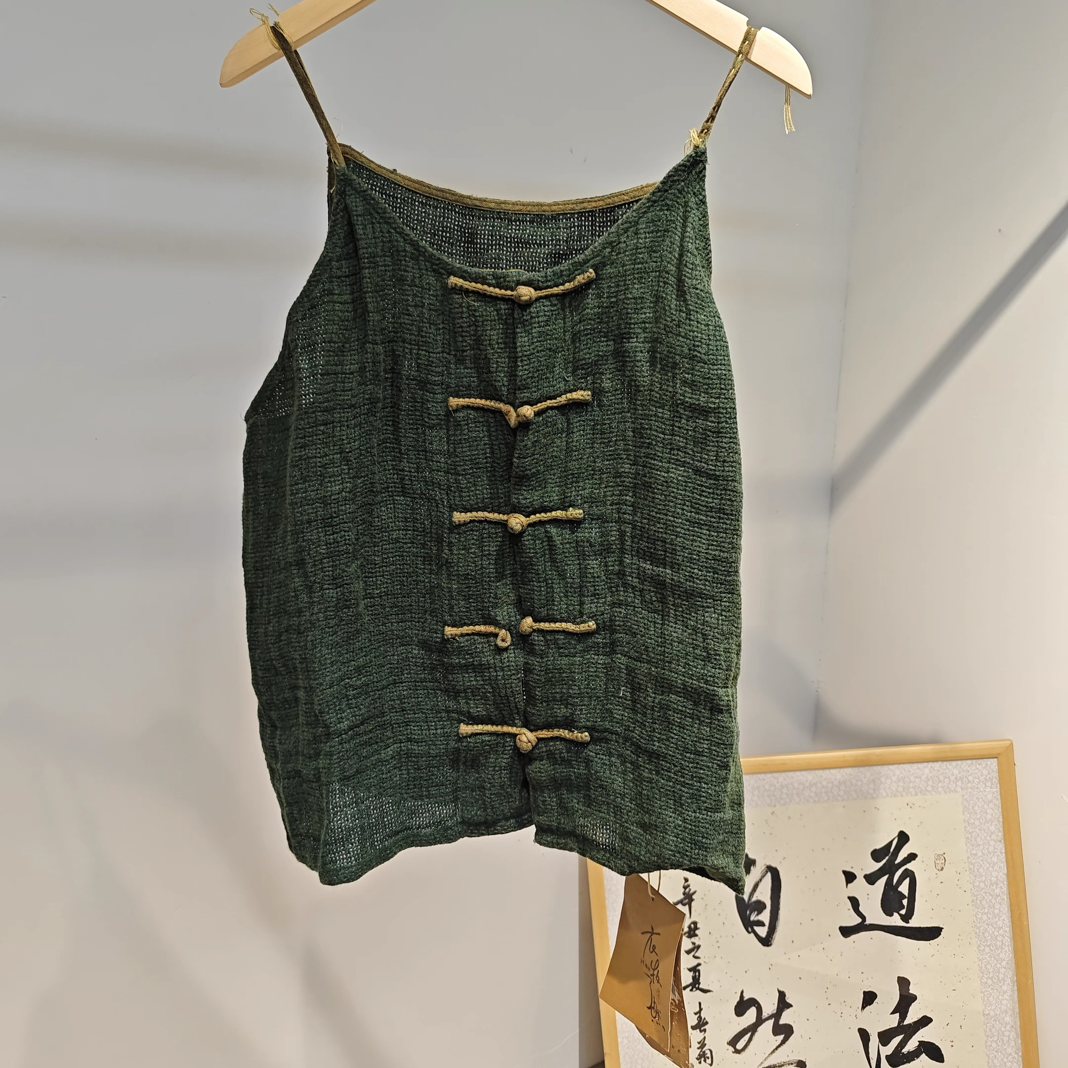 忆古朴拙方格粗麻手工盘扣短款吊带背心绿色夏季无袖独特设计