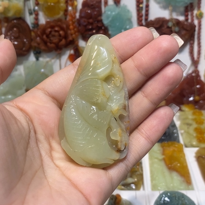 未镶嵌蛇纹石玉颈饰
