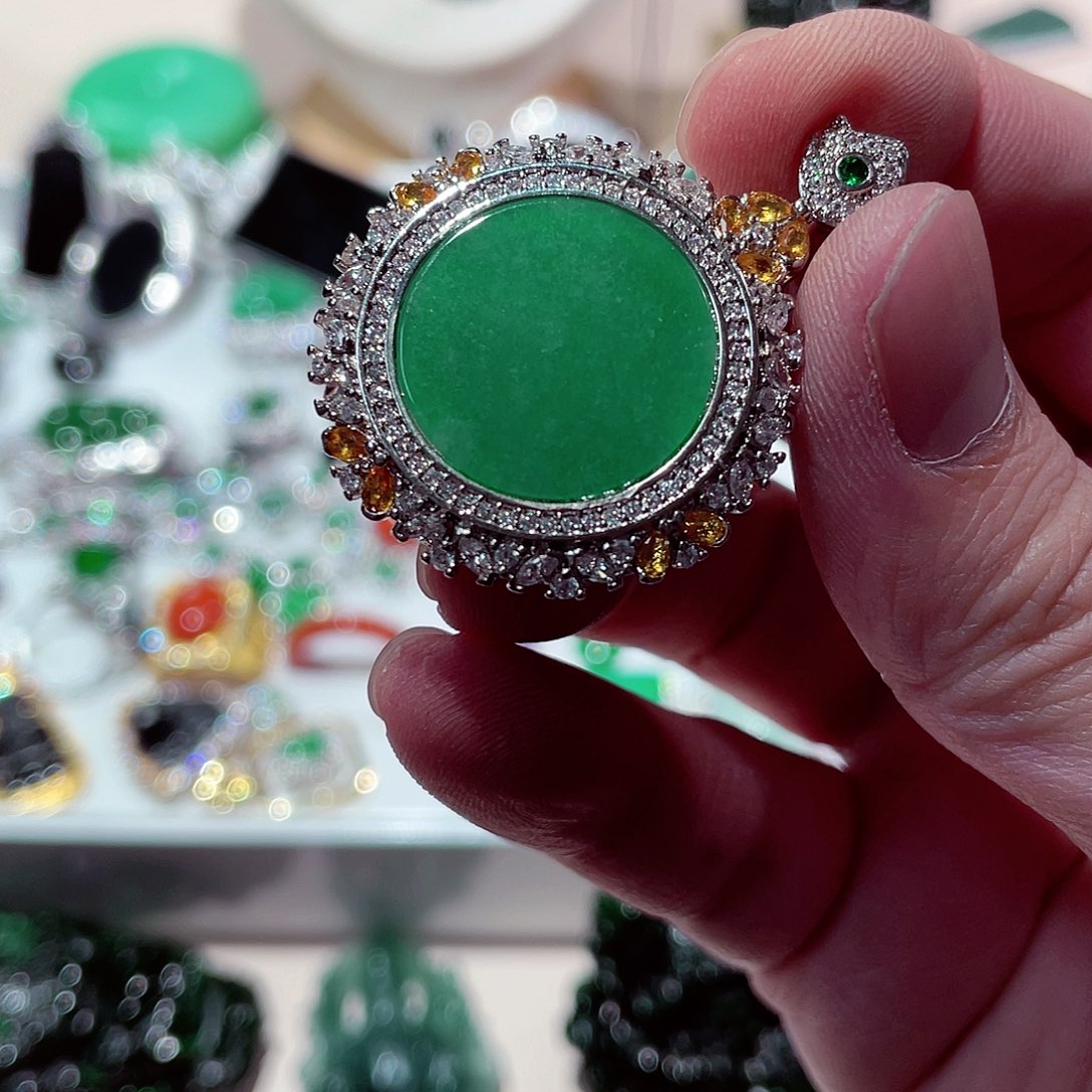 翡翠颈饰未镶嵌翡翠