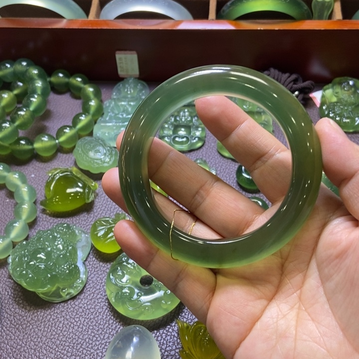 蛇纹石玉未镶嵌手镯56