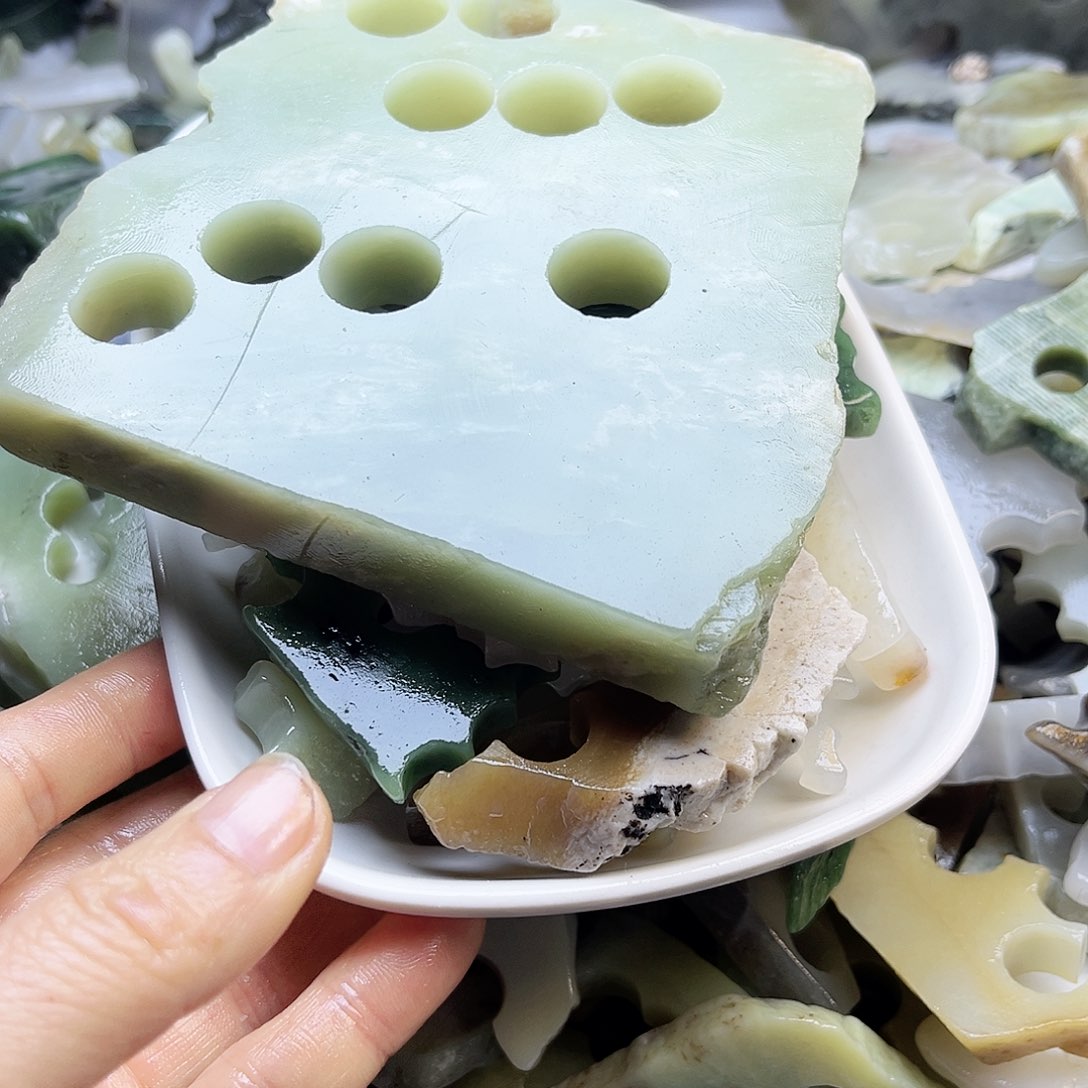 未镶嵌和田玉笔搁盛*