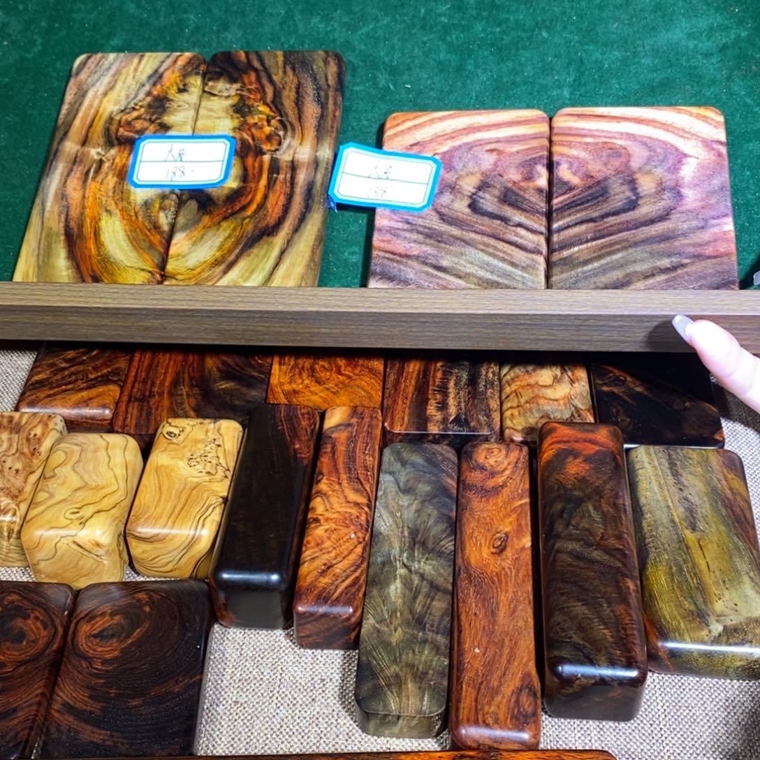 大***牙端景台紫檀木类大红酸枝