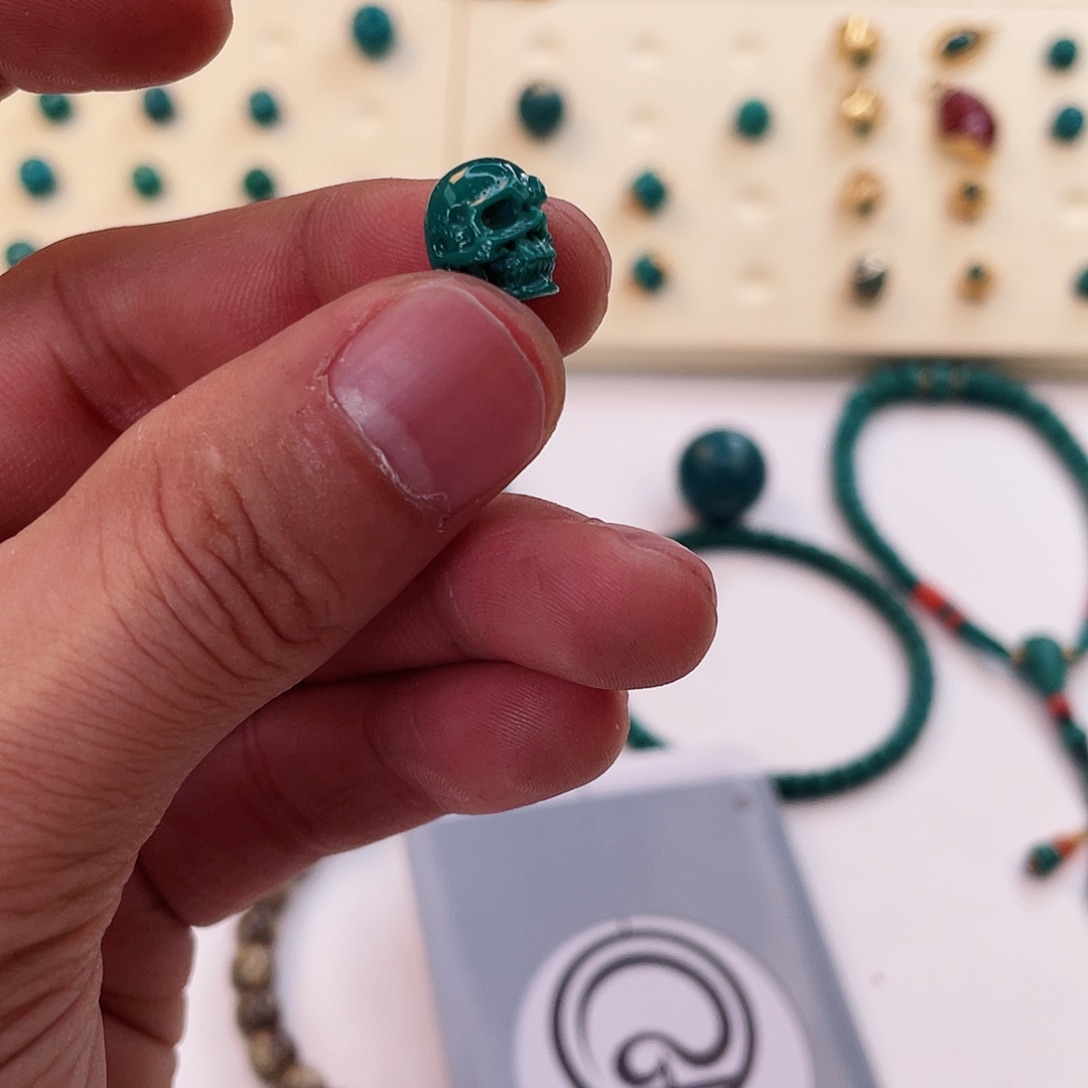 绿松石颈饰未镶嵌