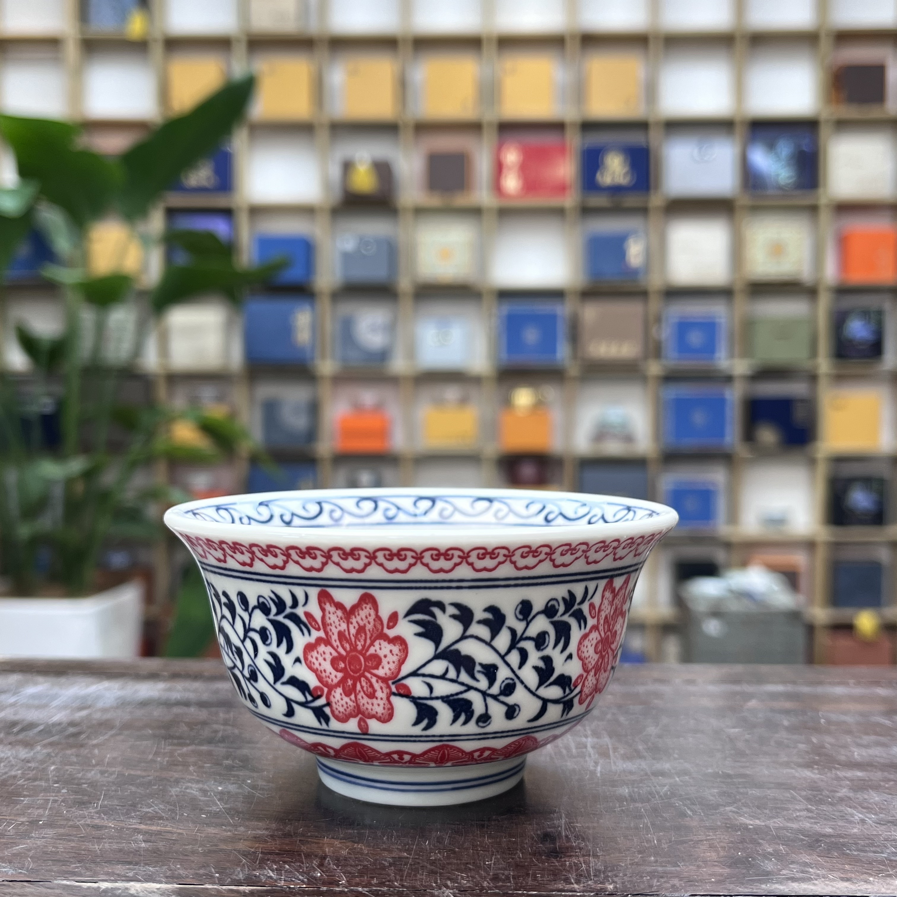 缠枝莲釉里红压手杯-ZH230（众）