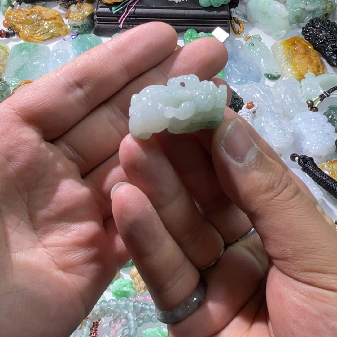 翡翠颈饰未镶嵌天然