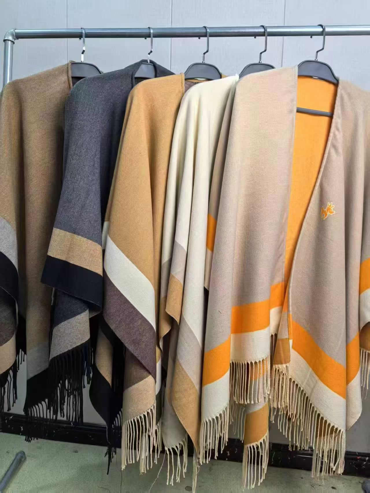 双面防风休闲极简风法式成人格子显瘦披肩轻奢冬季