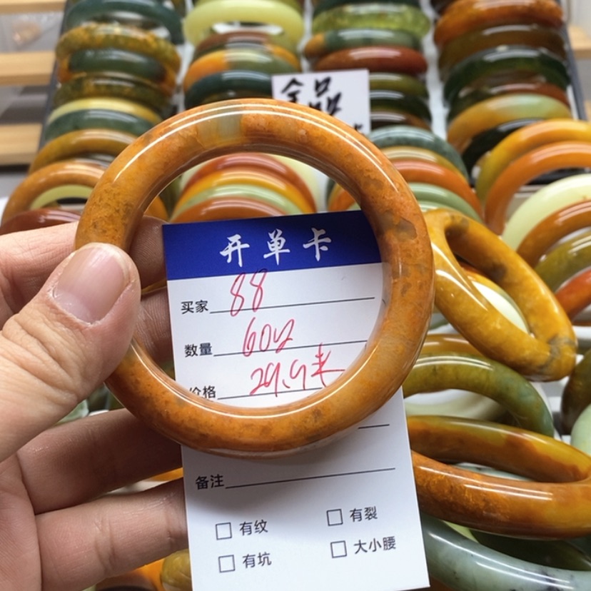 【闪购商品】蛇纹石玉手镯未镶嵌雨*