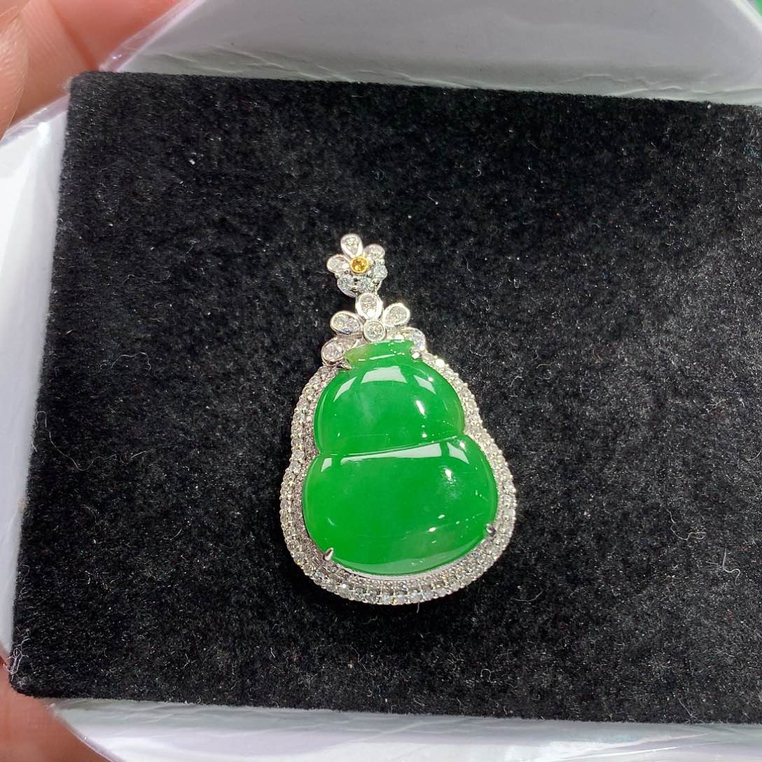 翡翠吊坠(赠链)18K金镶嵌