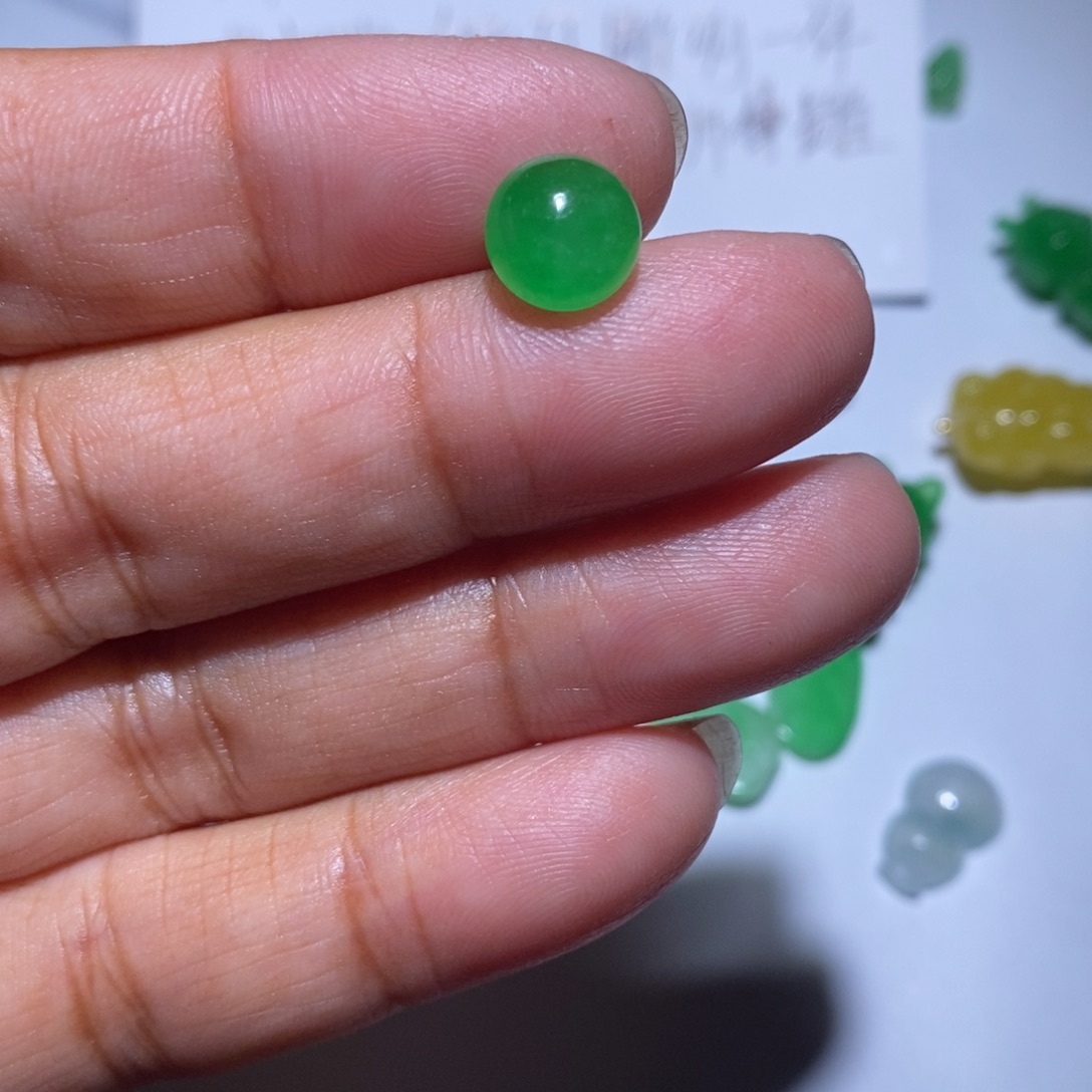 颈饰未镶嵌翡翠H**?