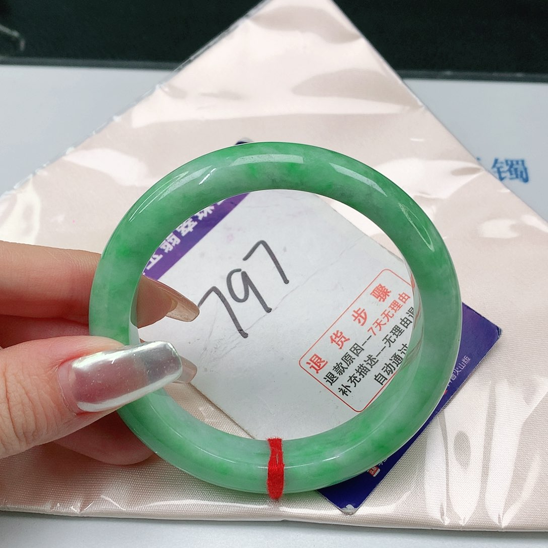 翡翠手镯未镶嵌翡翠手镯