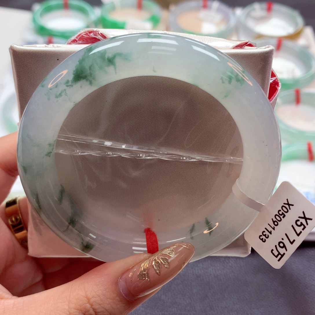 翡翠手镯（圆镯）未镶嵌22（10号）有棉线