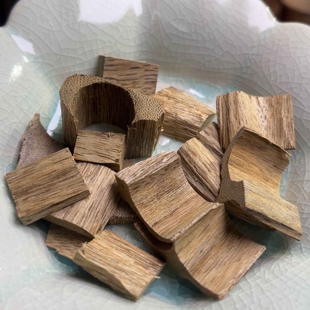 沉香柬埔寨菩萨棋车珠碎料11克