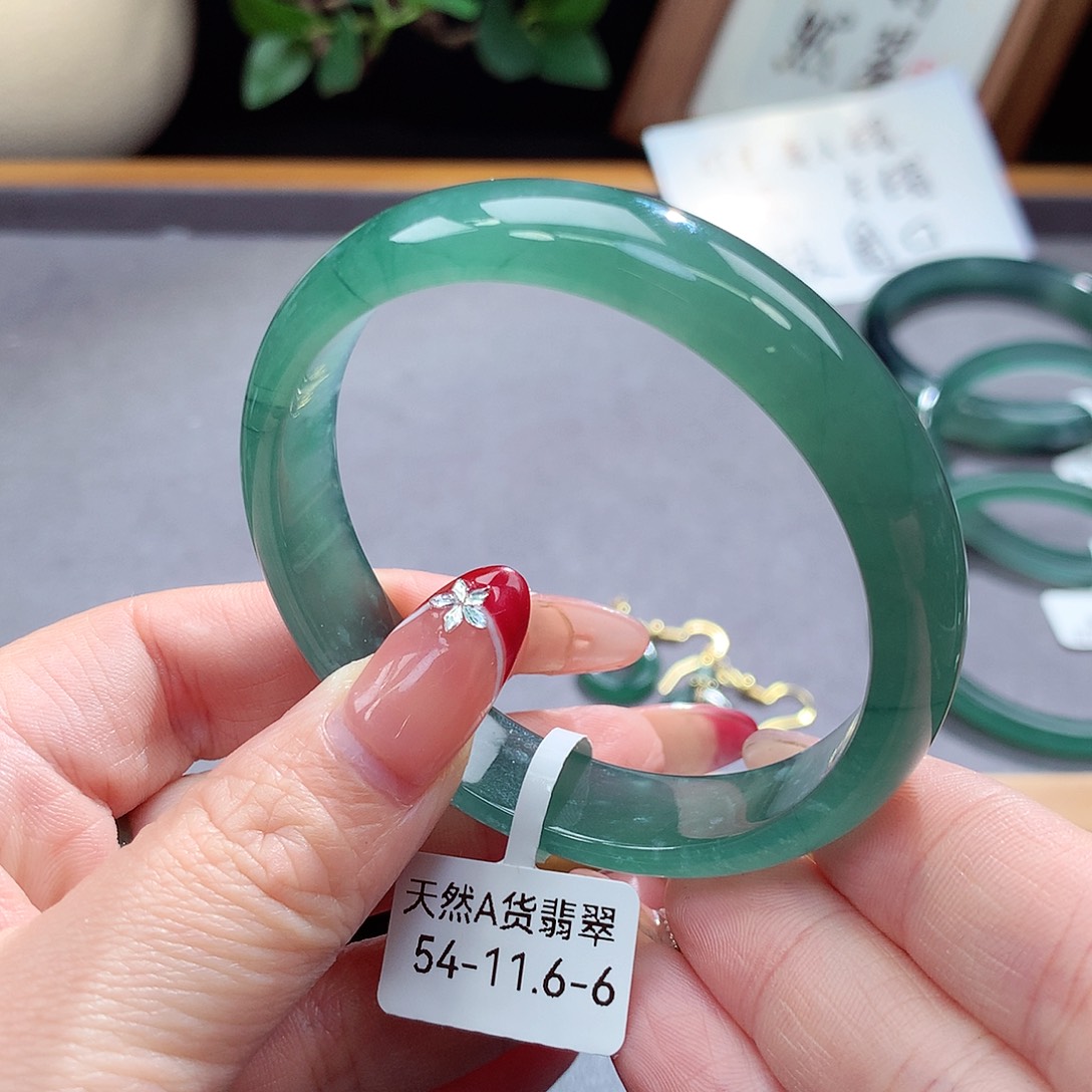 翡翠手镯（圆镯）未镶嵌