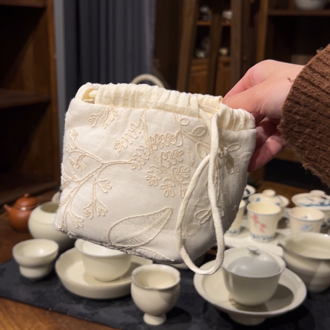 摆件陶瓷。    陶瓷。     