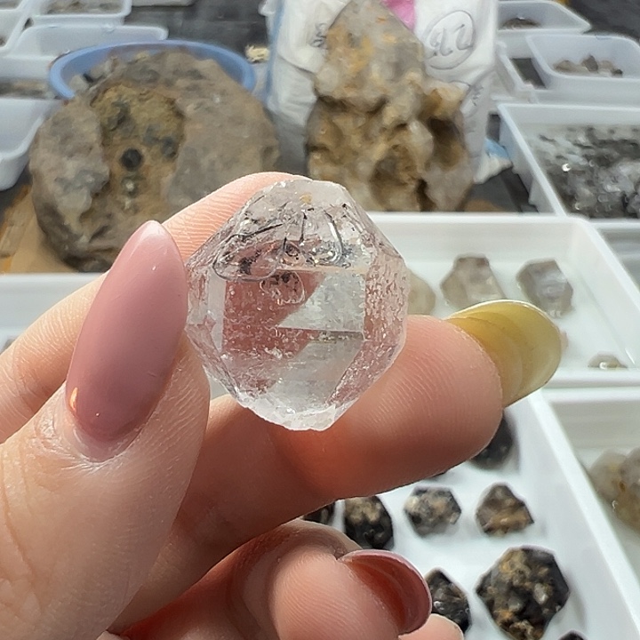 仿水晶只买单纯的吊坠，没带链子，属的性质。L29闪灵钻