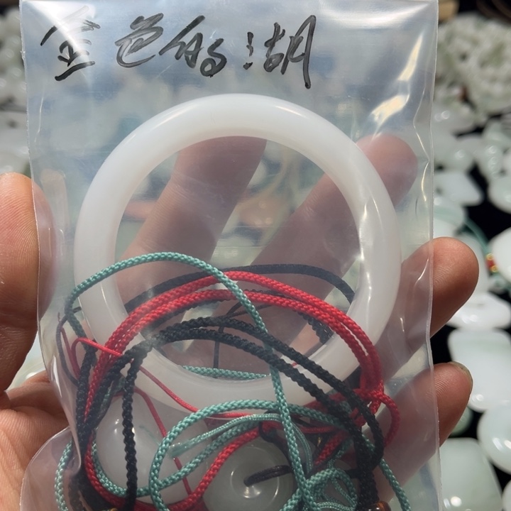 石英质玉未镶嵌颈饰