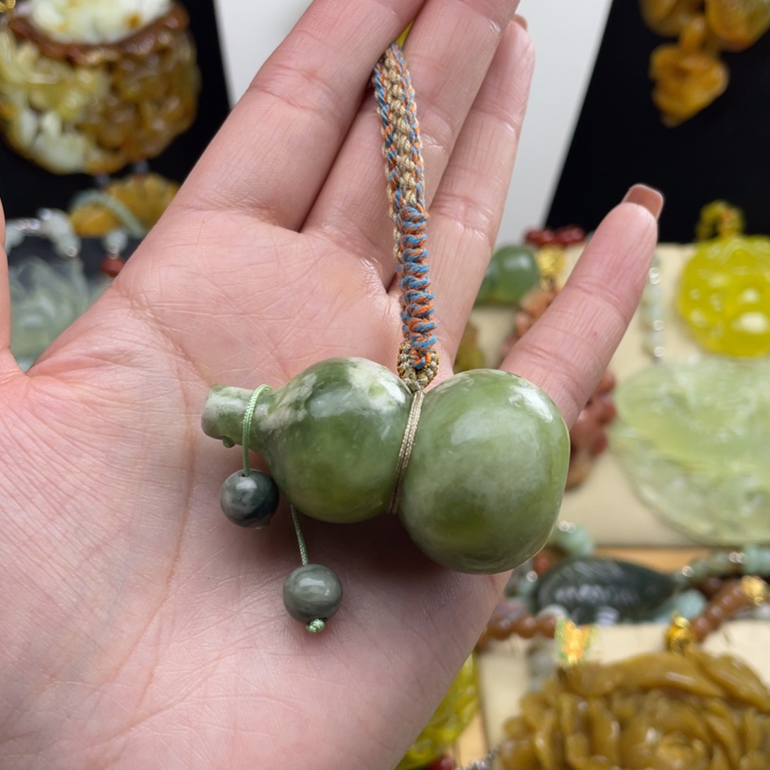 未镶嵌蛇纹石玉颈饰