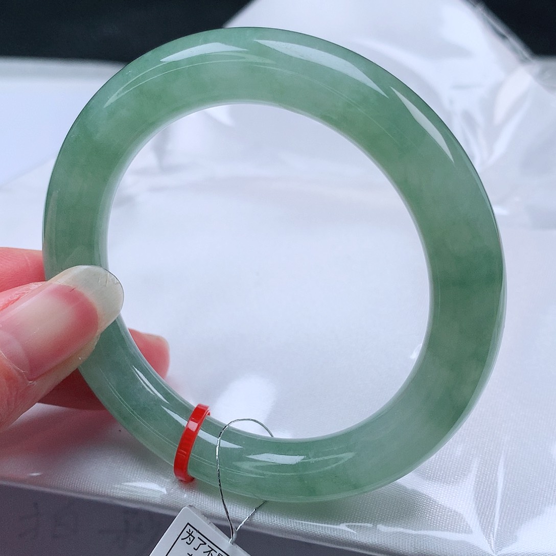 翡翠手镯未镶嵌51圈