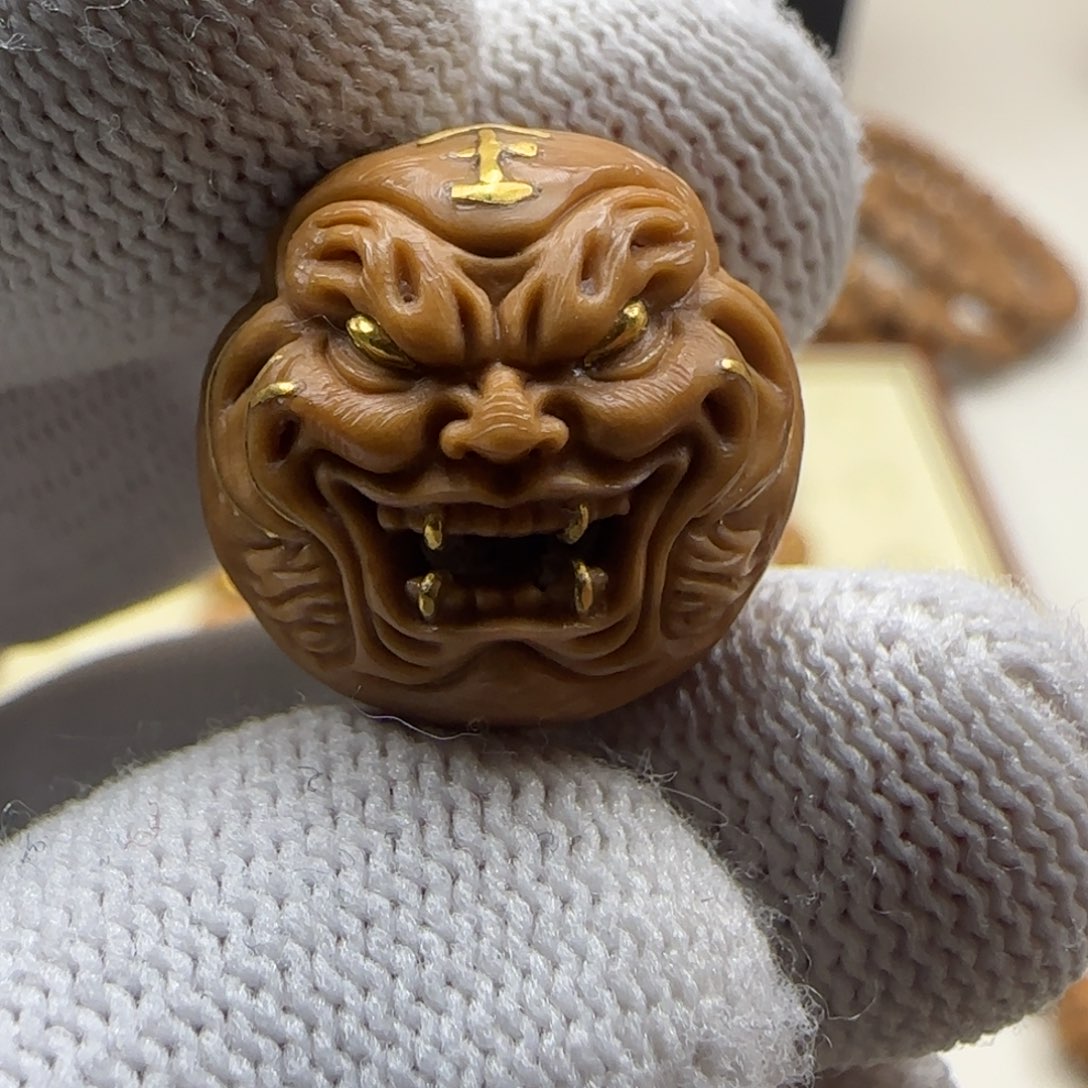 猴头核桃吊坠虎僧镶嵌24k