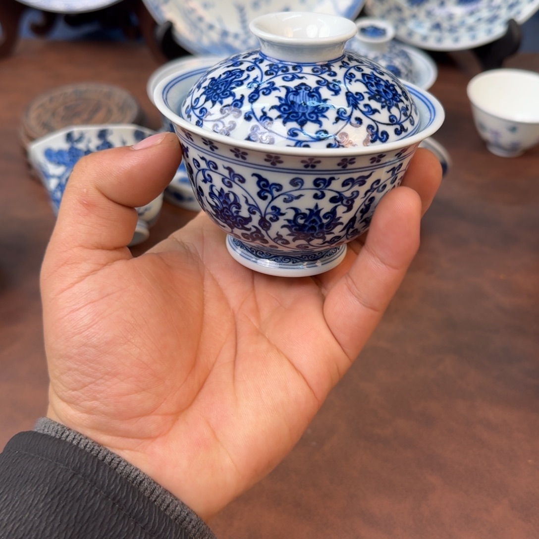 陶摆件缠枝莲盖碗手绘