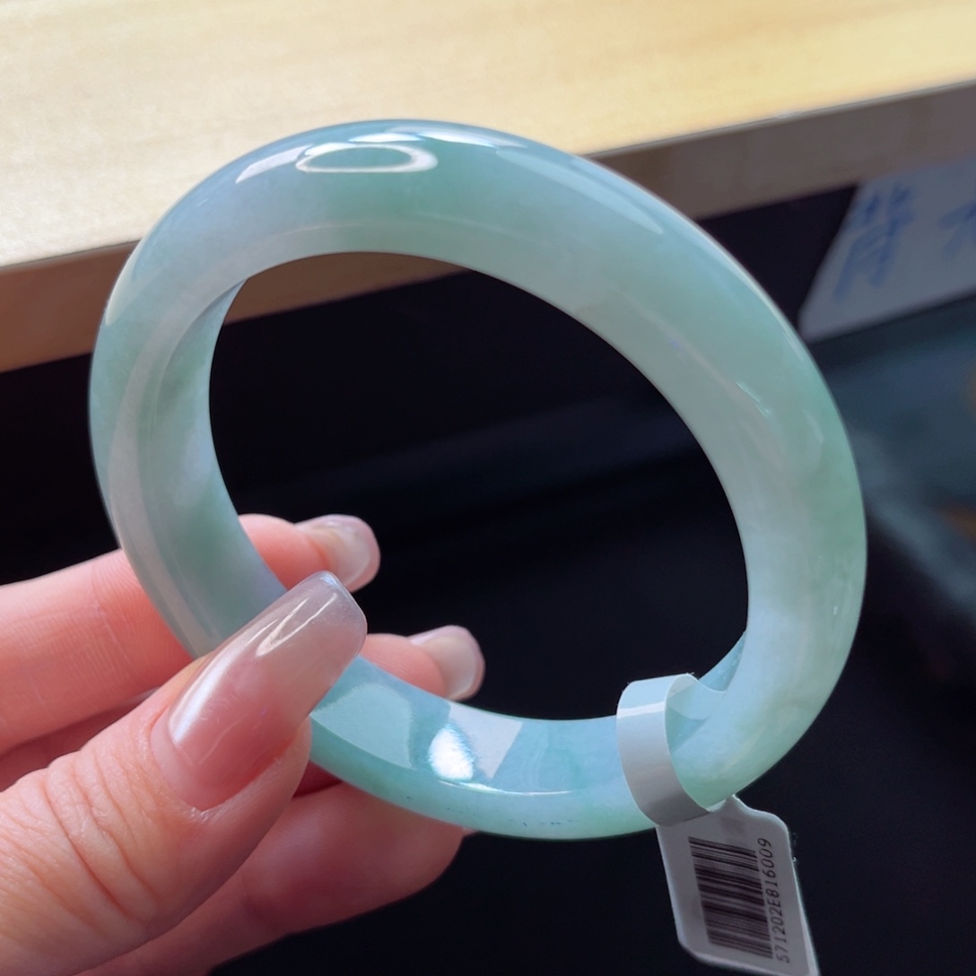 翡翠手镯未镶嵌手镯