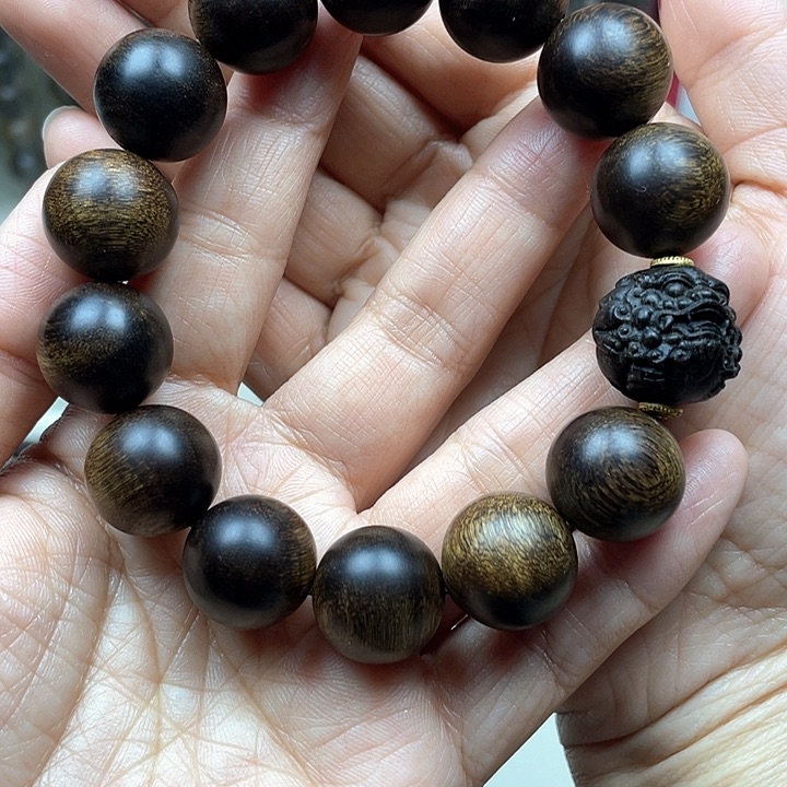 沉香木手串狮****雨越南芽庄白奇楠留疤料