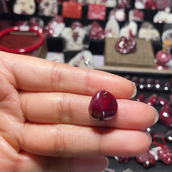 天然辰砂全透原矿吊坠7.3克