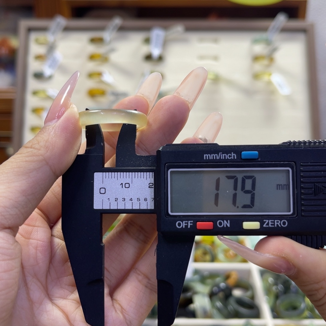 蛇纹石玉未镶嵌手镯134