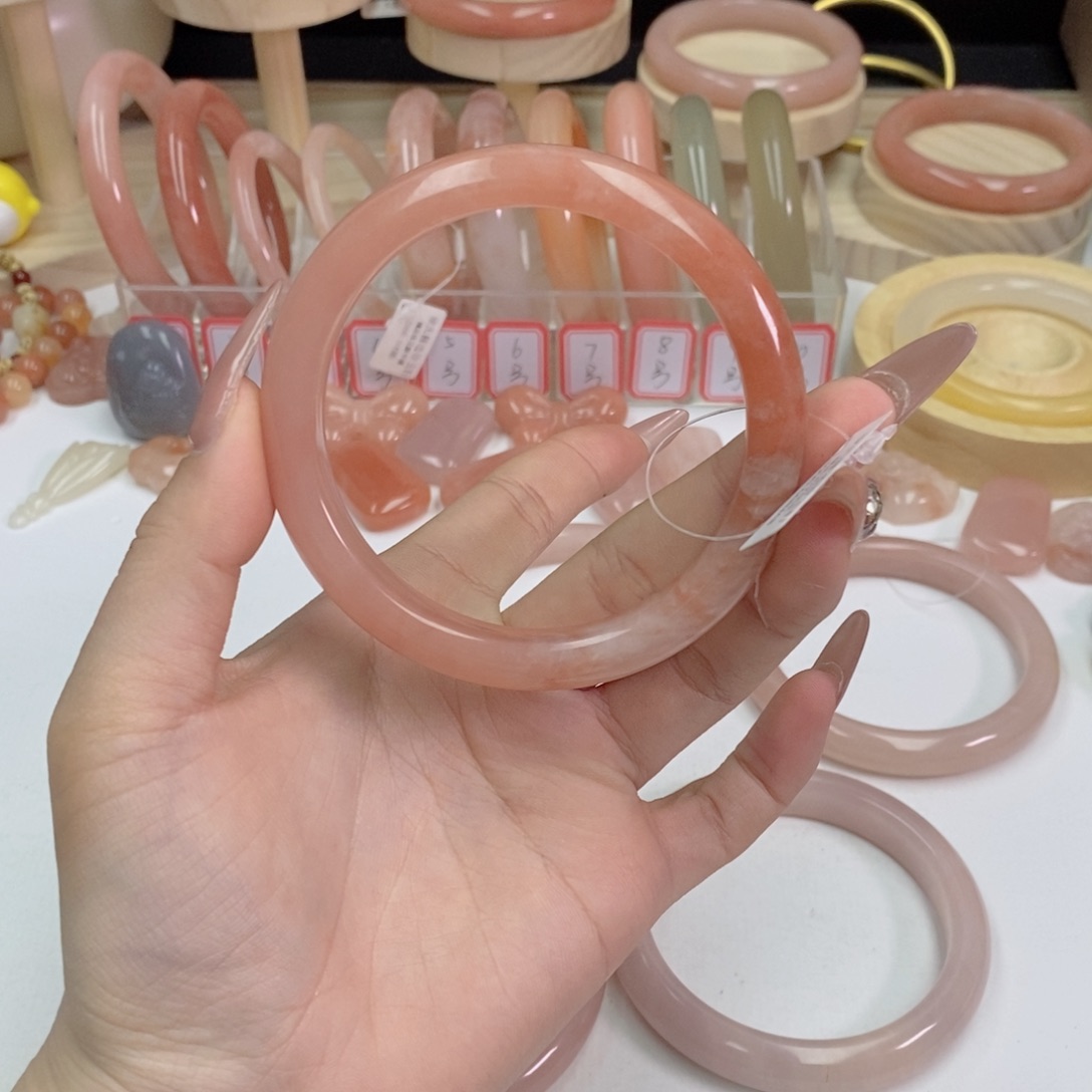 止***戈石英质玉未镶嵌手镯