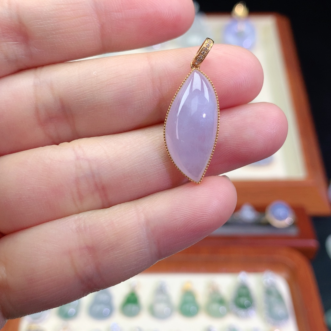 翡翠颈饰18K金镶嵌天然翡翠吊坠a货