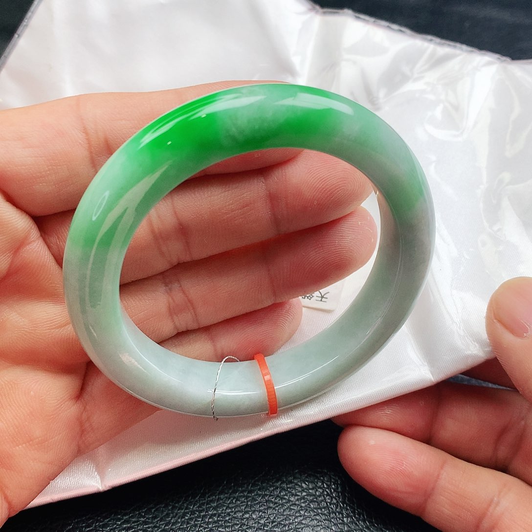 翡翠手镯未镶嵌天然翡翠手镯