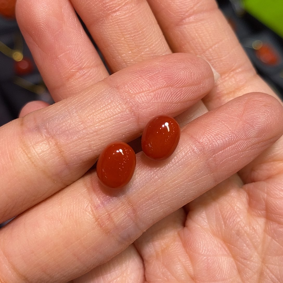 南红玛瑙四川凉山瓦西耳钉18K金镶嵌