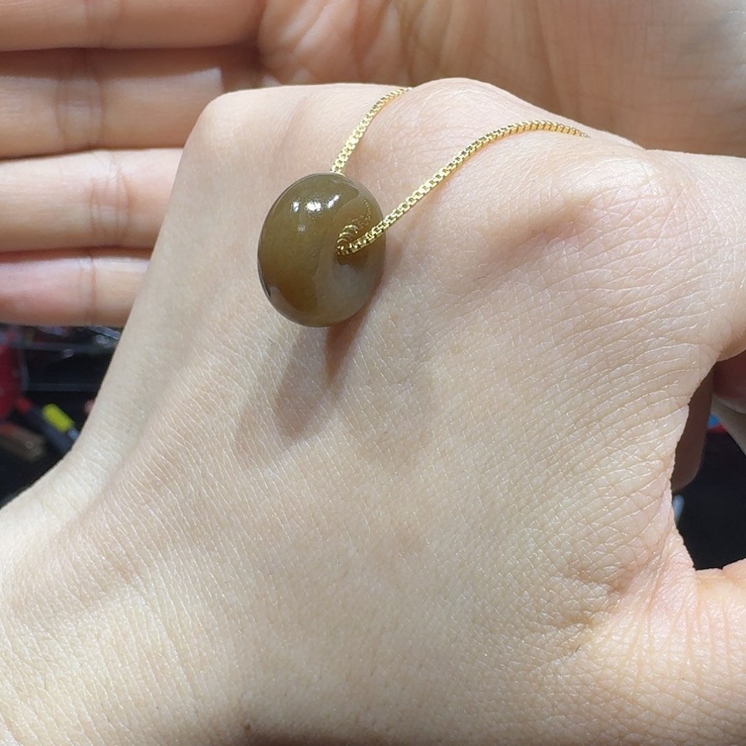 和田玉未镶嵌颈饰满糖甜甜圈