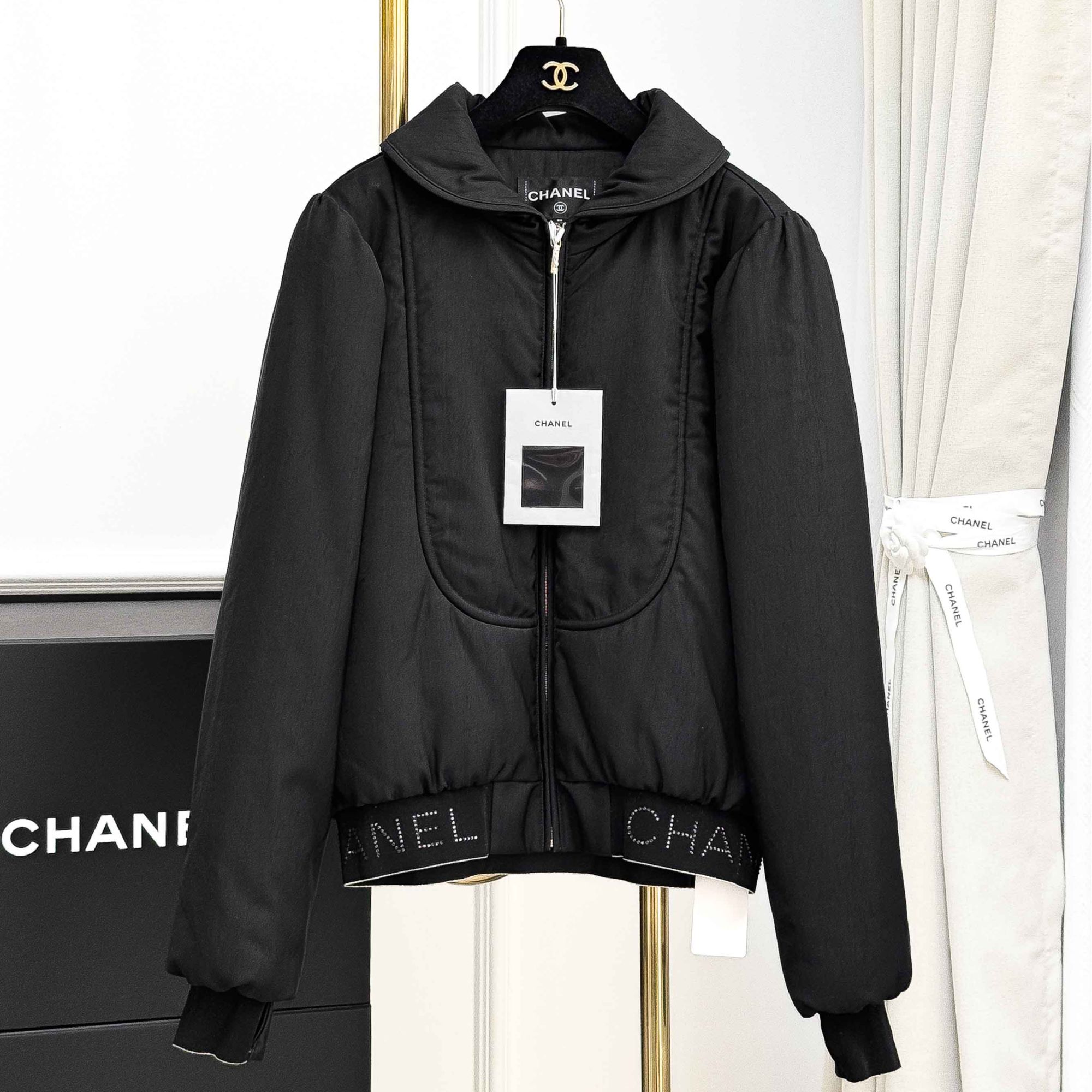 99新 Chanel/香奈儿 36码 20N滑雪系列水钻字母logo黑色翻领棉服