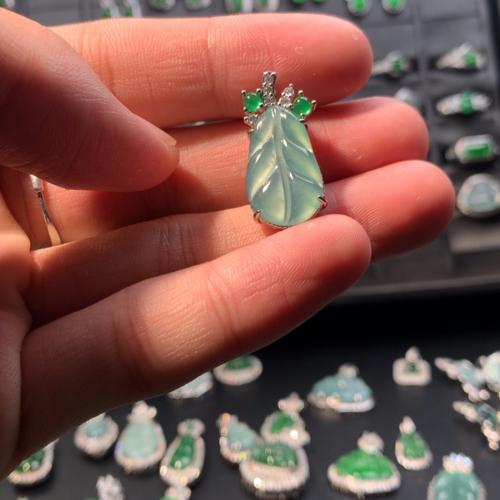 翡翠未镶嵌吊坠(不含链)