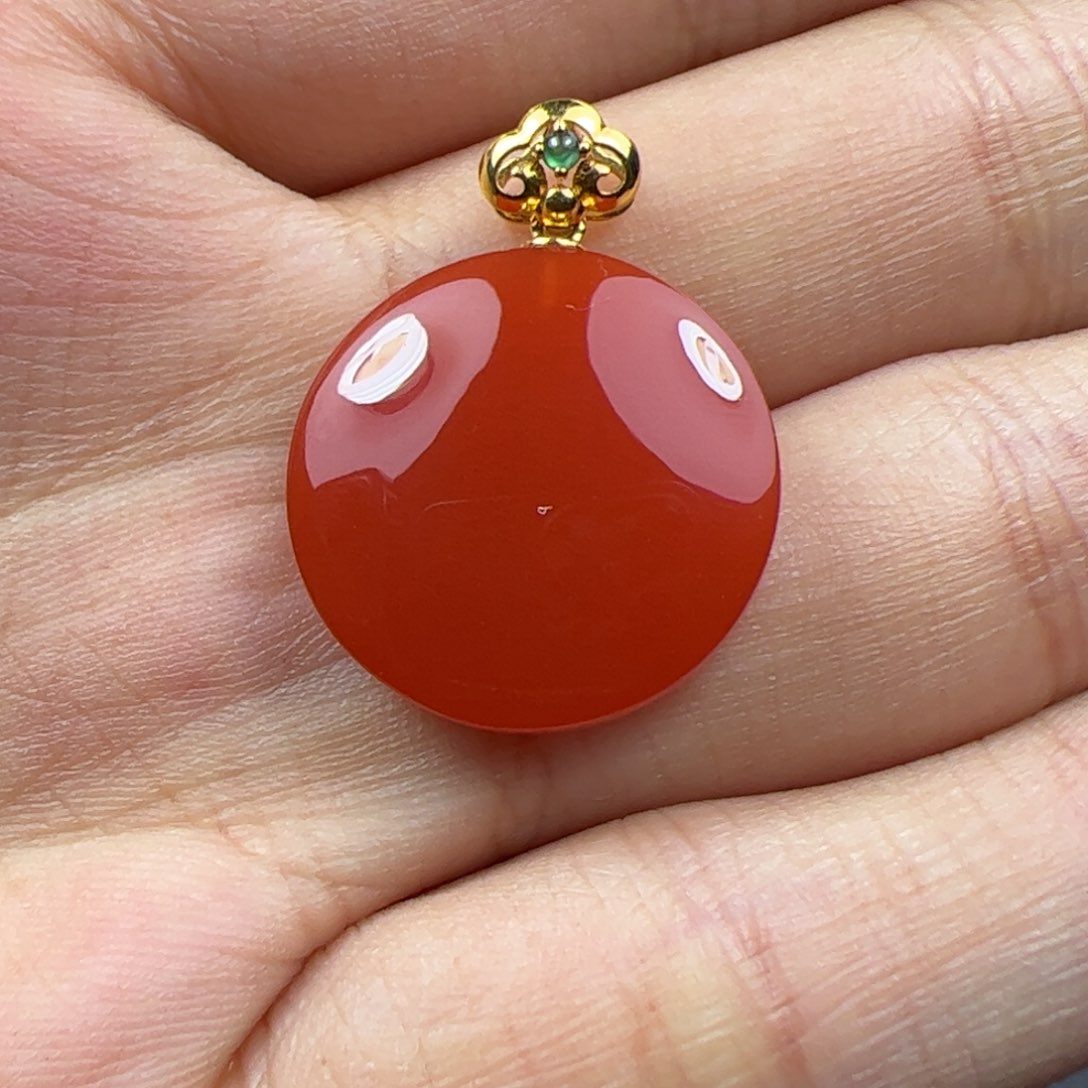 18K金镶嵌吊坠南红玛瑙