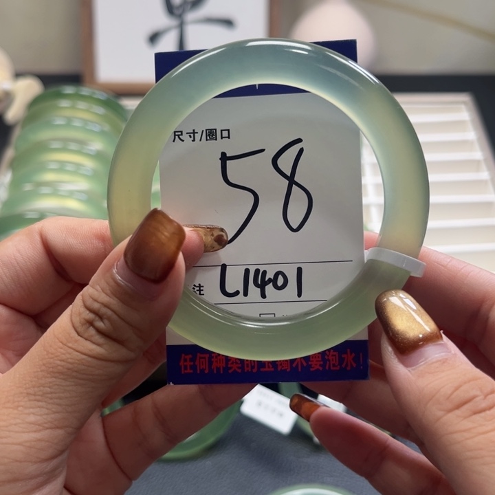 愆***忎蛇纹石玉未镶嵌手镯