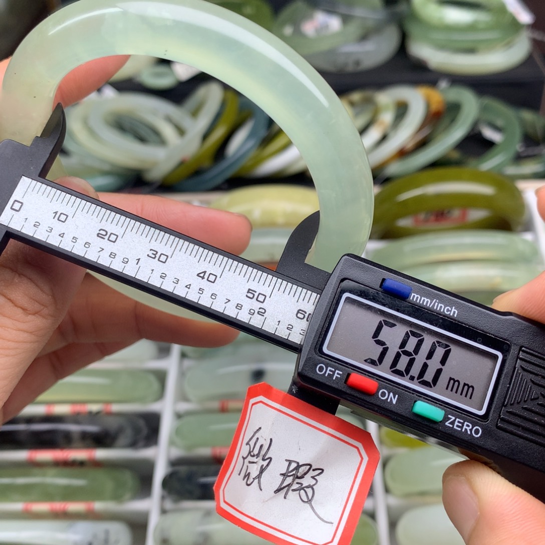 蛇纹石玉未镶嵌手镯787