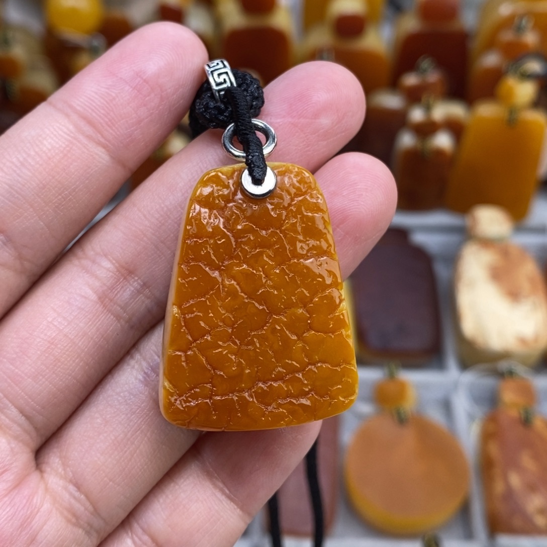 蜜蜡未镶嵌珠宝奇石