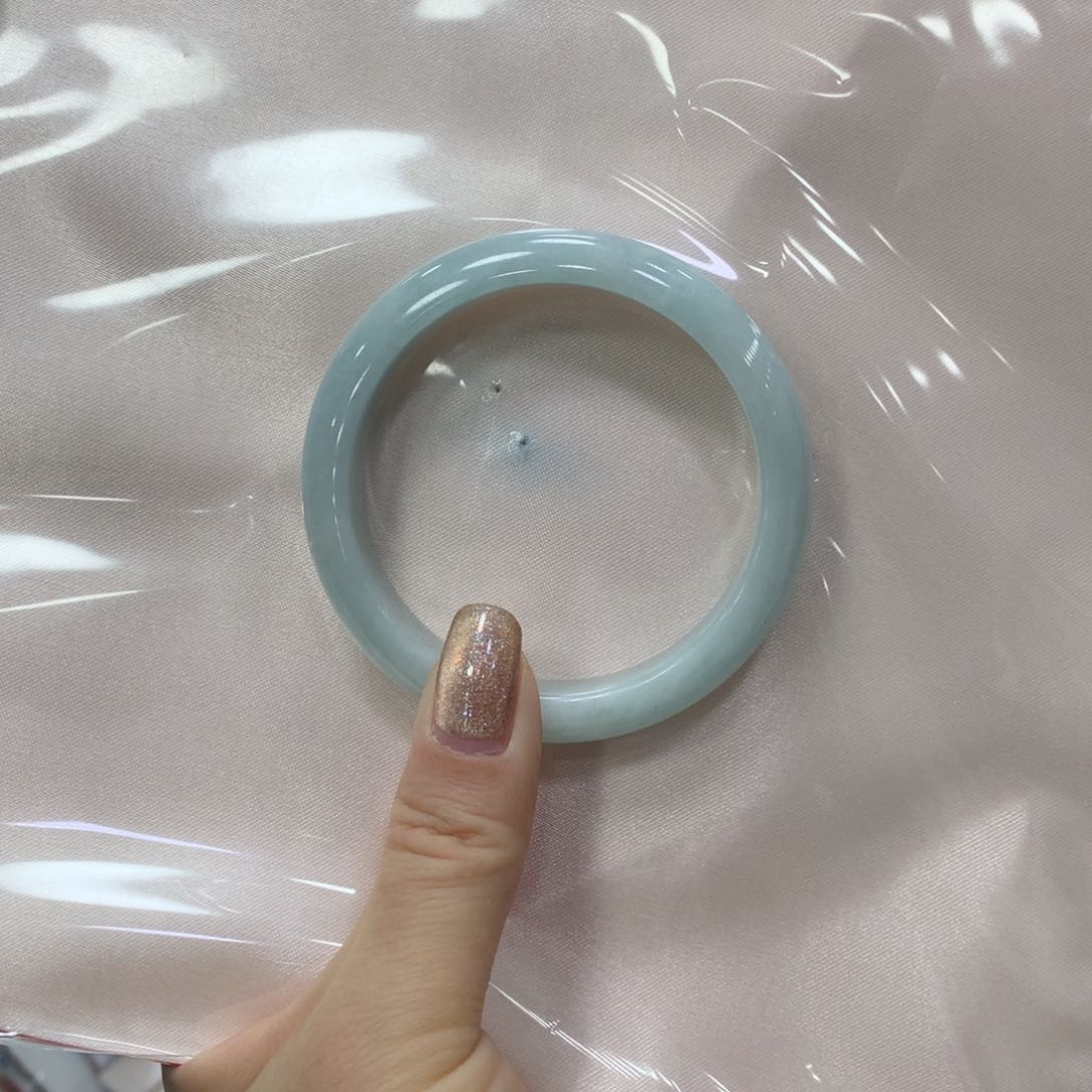 翡翠手镯未镶嵌香**人买断