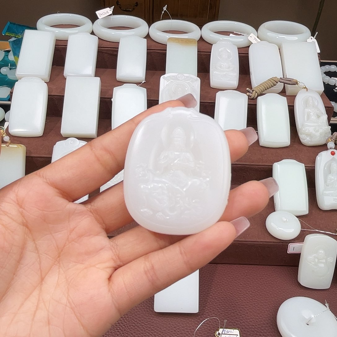 和田玉颈饰未镶嵌渺*