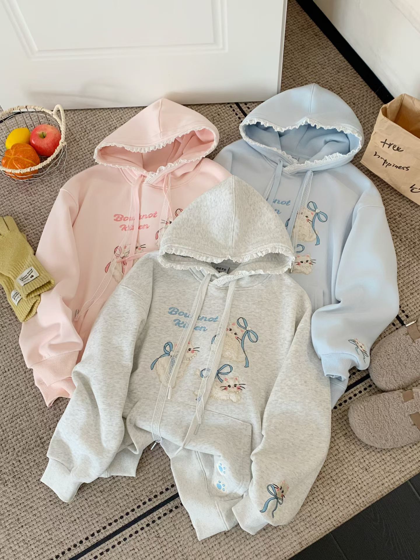 【25W018】（加绒加厚）新款冬季时尚毛毛珍珠猫连帽帽衫